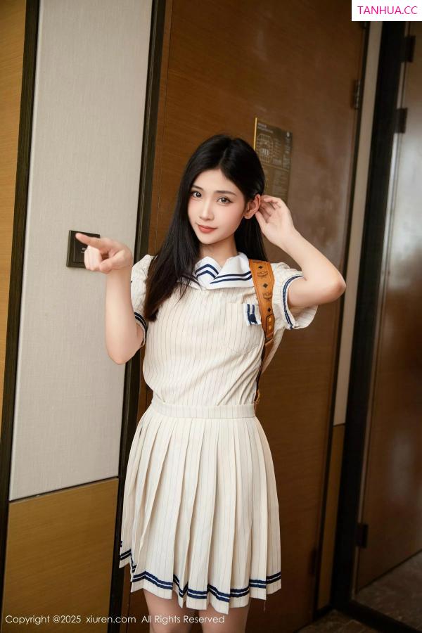   [XiuRen]高清写真图 2025.02.27 No.9942 刘婷婷 丝袜美腿第2张图片
